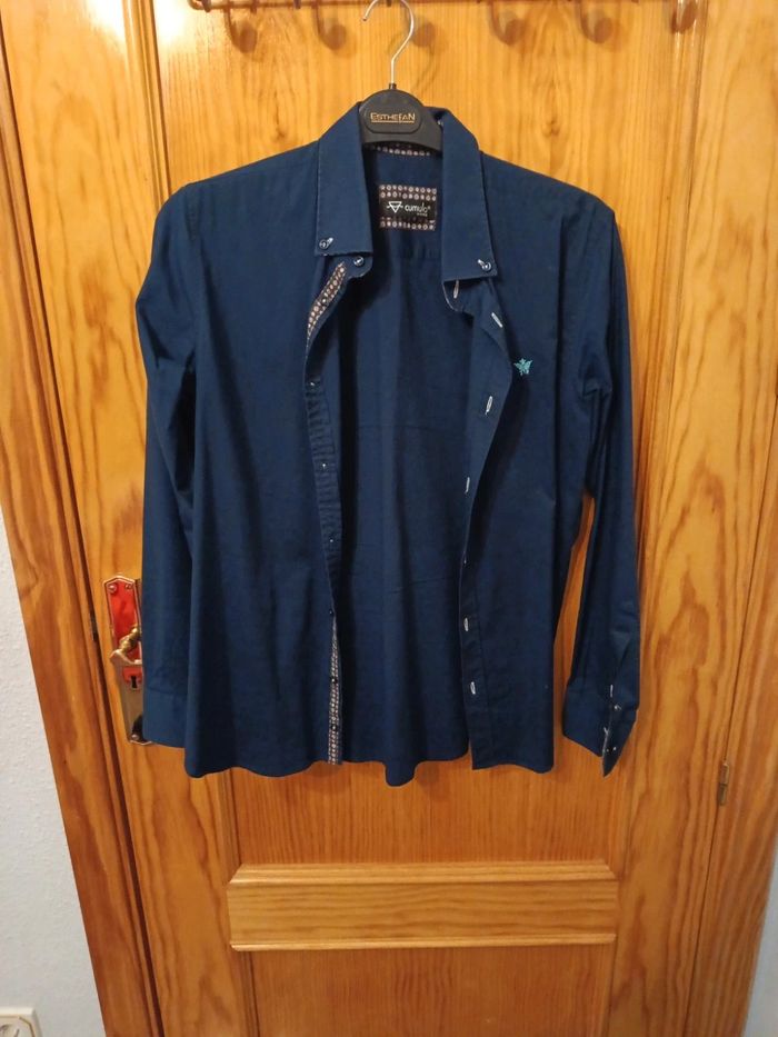 Camisa negra azulada