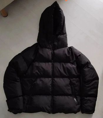 Doudoune noire à capuche 