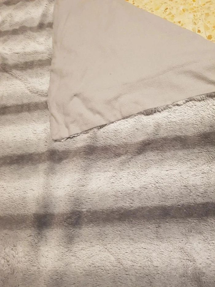 Plaid .gris .double face. 114 x 145 cm - photo numéro 2