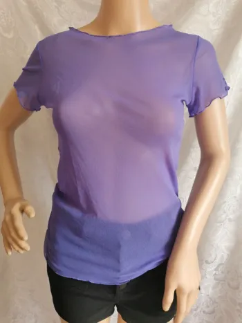 💮Top violet. Maille transparent. Taille 38 .La mode est à vous