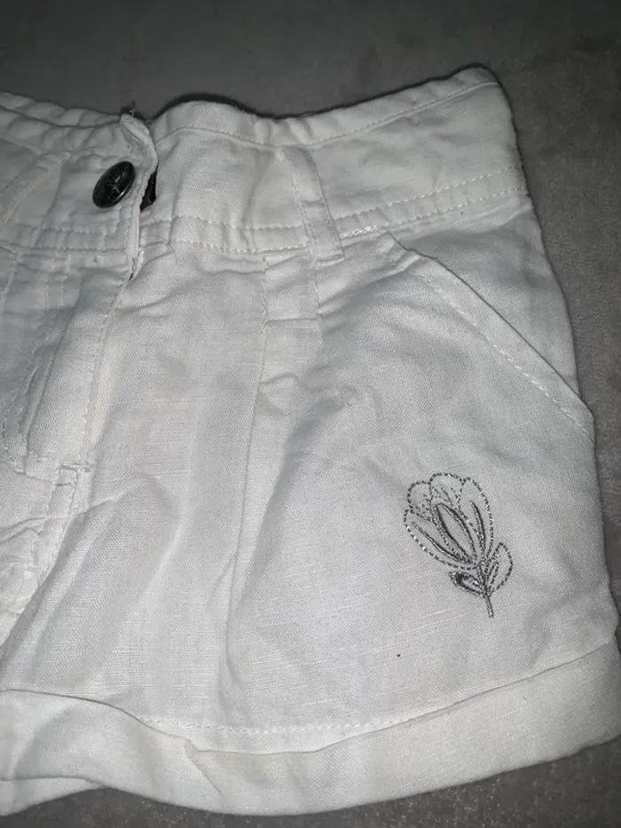Short blanc fille en coton avec broderie montgolfière - photo numéro 2