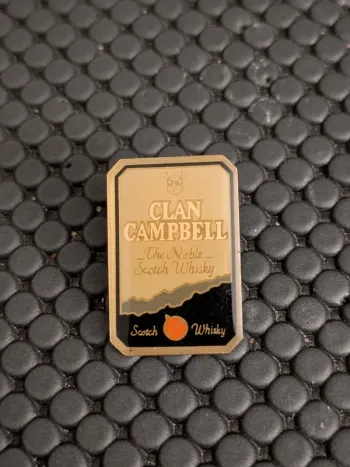 Pin's Étiquette Whisky Clan Campbell
