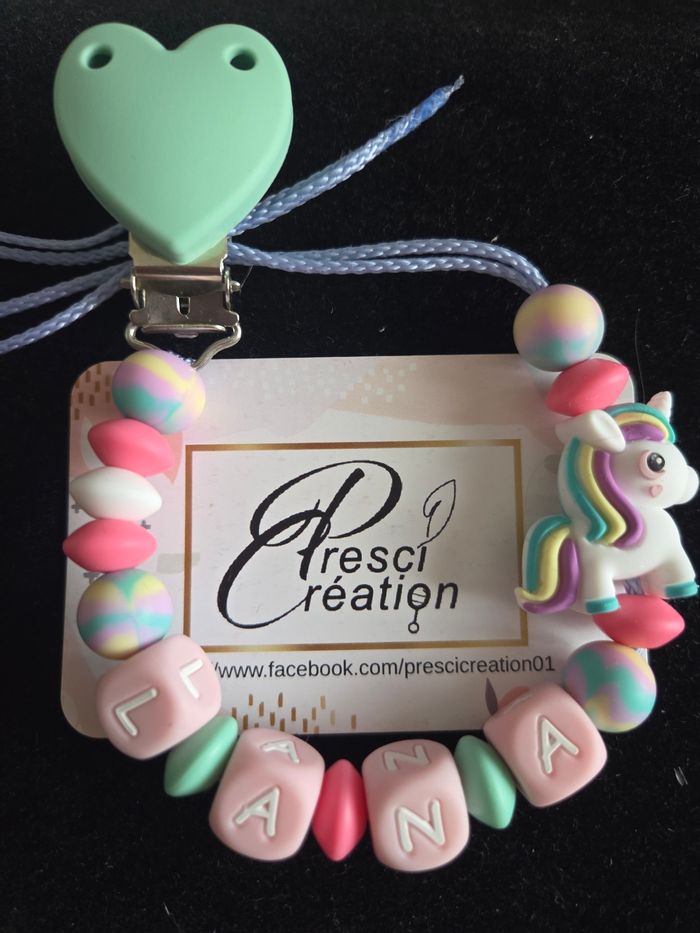 Attache tétine licorne 3d