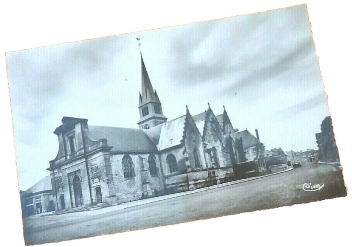 Carte postale ancienne Attigny (Ardennes) L' Eglise
