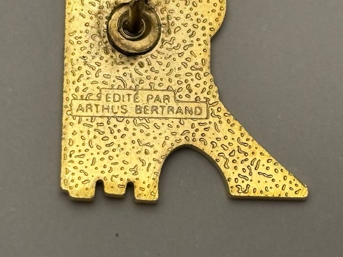 lot de 2 pin’s McDo « Grandes villes du monde » - photo numéro 5