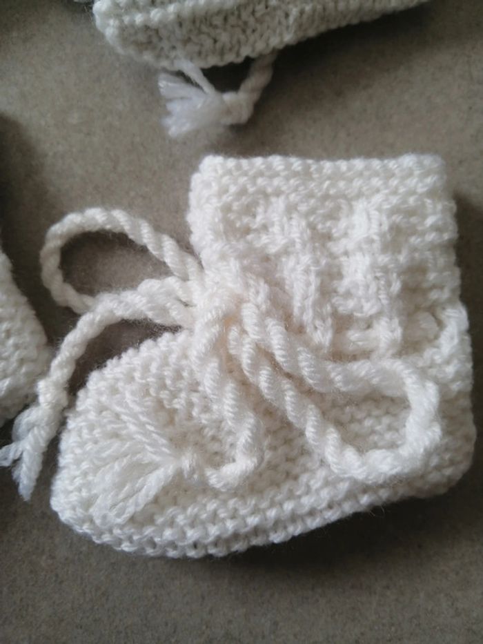 Chaussons neufs tricotê bébé - photo numéro 2