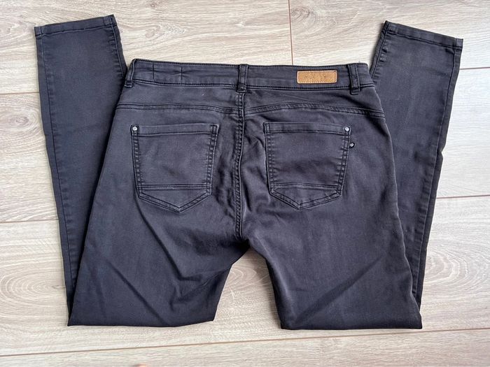 Jean 40 42 noir 7/8 - photo numéro 2