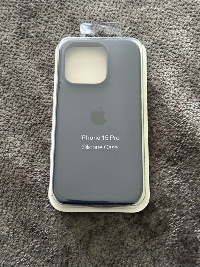 Coque silicone iPhone 15 Pro neuve