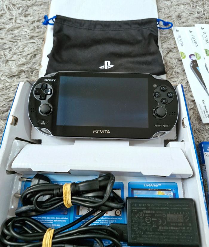 Lot Console PlayStation Vita PS Vita 1004 en Boîte & 2 Jeux - photo numéro 3