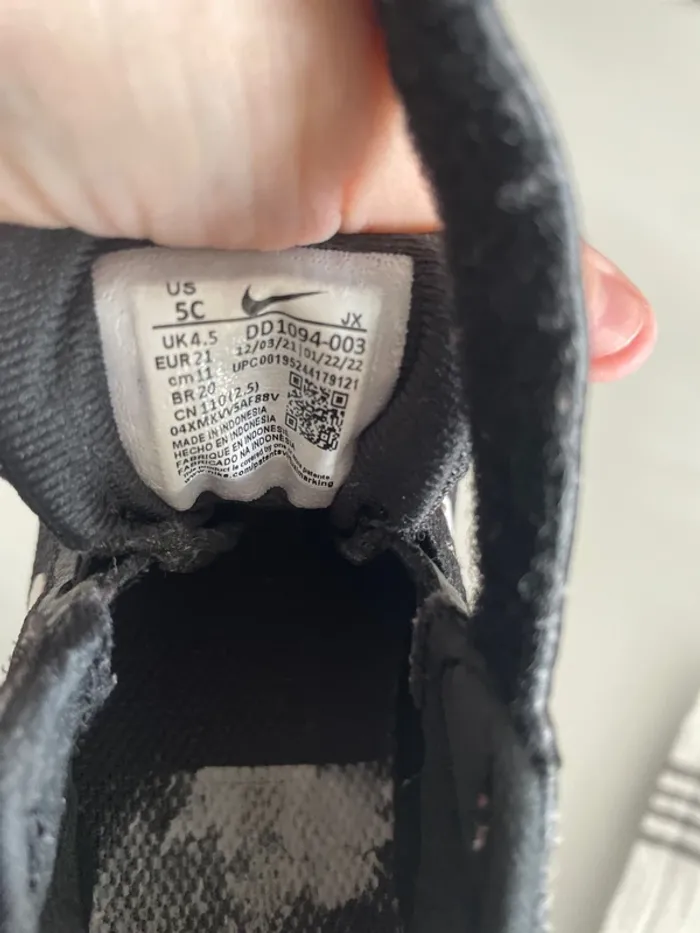 Basket Nike taille 21 - photo numéro 4