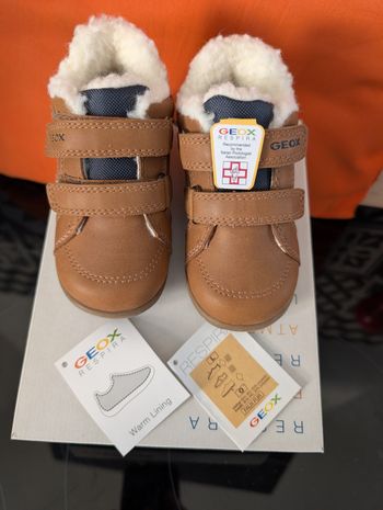 Chaussures fourrés garçon. Conseillé par les podologues. Taille 21. Neuf. Geox