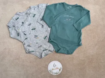 Lot 2 bodys • Kiabi • taille 6 mois