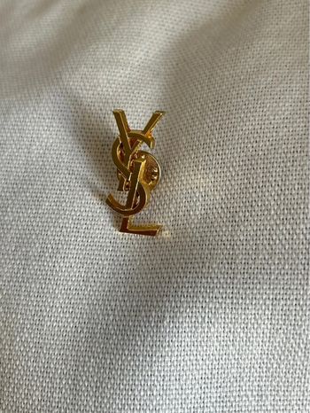 Broche pin’s Yves Saint Laurent