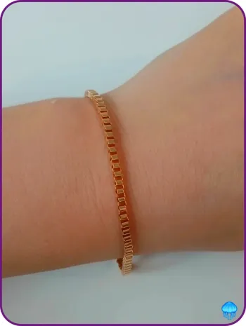 Bracelet doré élégant tendance féminine