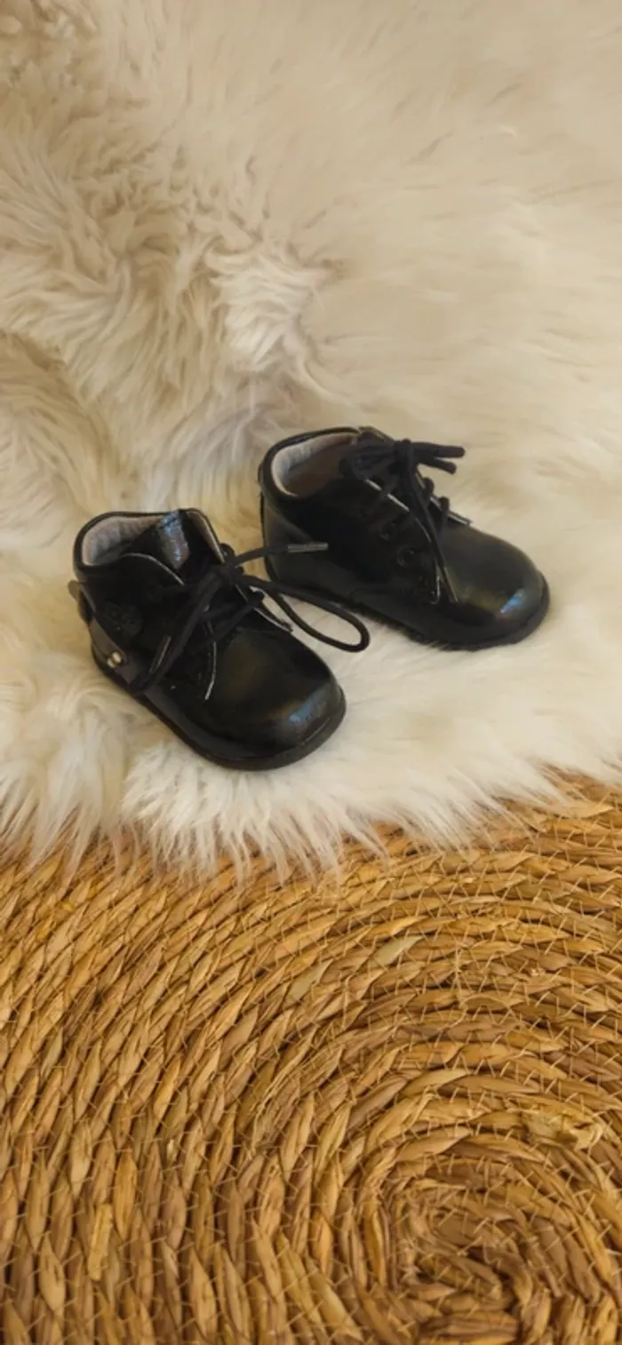 Paire de chaussure en cuir de marche bébé taille 18