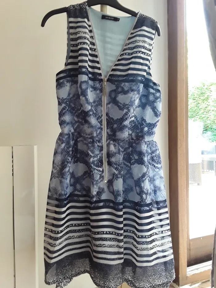 Robe zippée devant