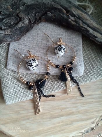 Boucles d'oreilles perles fleurs noires
