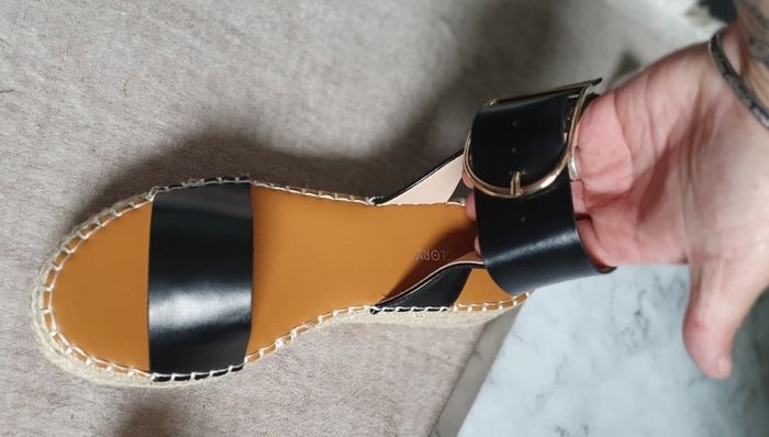Sandales neuves noires à attacher avec grosse boucle taille 38 - photo numéro 3