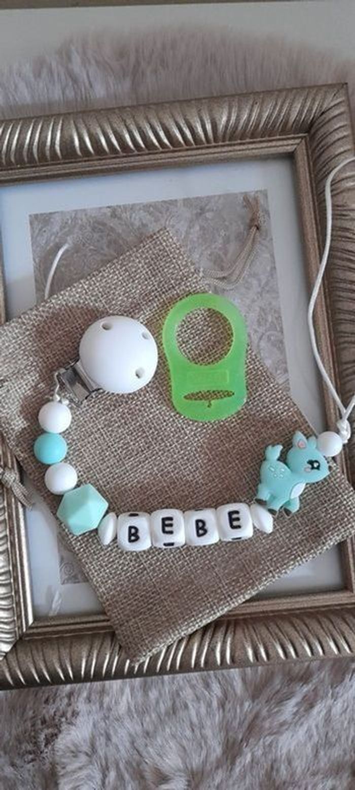 Attache tetine personnalisé avec adaptateur et pochette cadeau