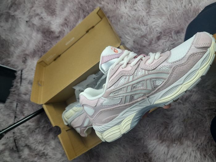 Chaussure Asics gel NYC Pink cream rose neuve taille 39 - photo numéro 3
