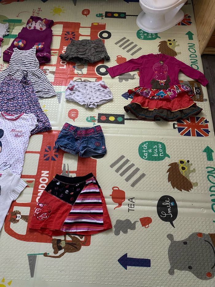 Lot 19 articles (robes, tee shirt, short) taille 3 ans - photo numéro 3