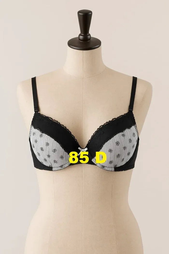 Soutien-Gorge noir blanc motif fleur Passionata Taille 85 D