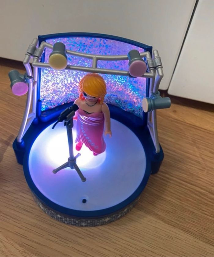 Chanteuse avec scène playmobil - photo numéro 5