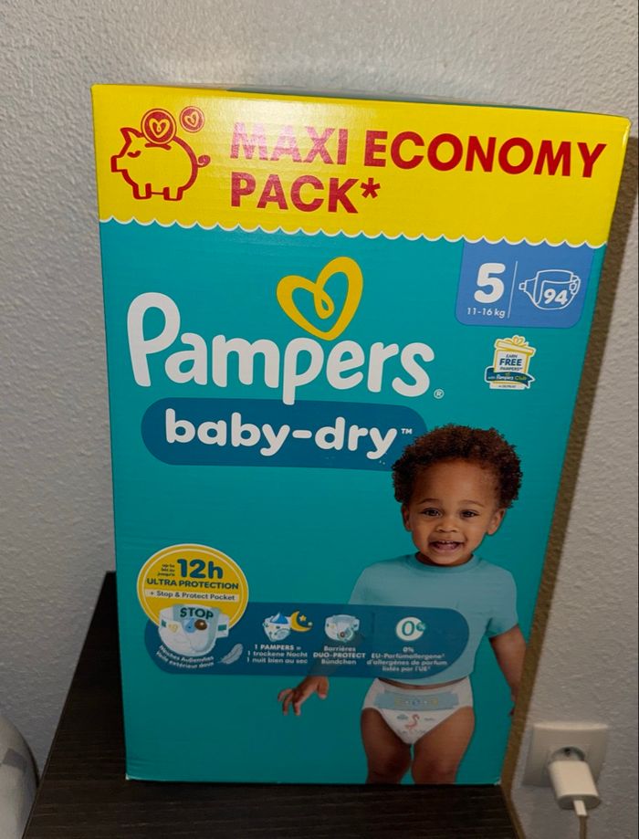 1 carton de couche Pampers T5/94 couches