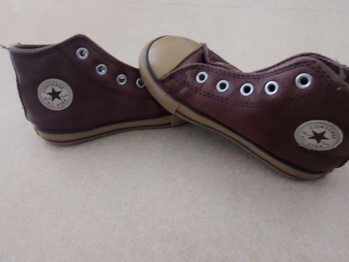 Vends baskets montantes  marrons Converse Taille 25 TBE