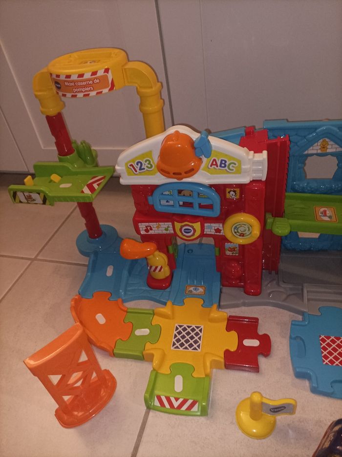 Maxi caserne de pompiers VTech - photo numéro 3