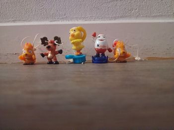 Petits personnages avec jolie boîte