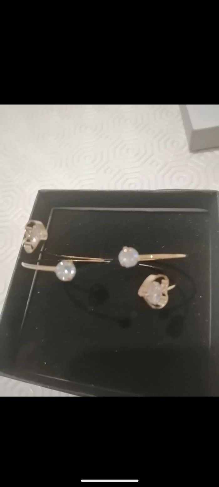 Beau bracelet Gioyes en plaqué or 24 carats sertis de zirconiums. - photo numéro 5