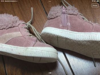 chaussures 22 montantes tbe pat et ripaton  très tres bon état