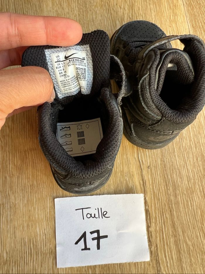 Baskets Nike bébé Taille 17 Neuve - photo numéro 4