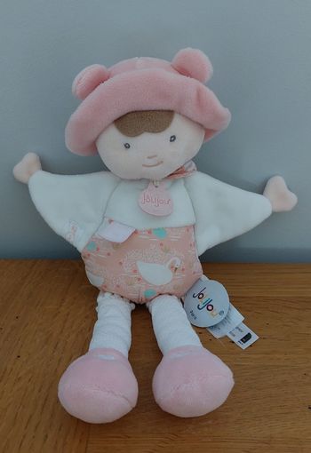 Doudou peluche petite fille chapeau rose - Joli Jou les petits guilis