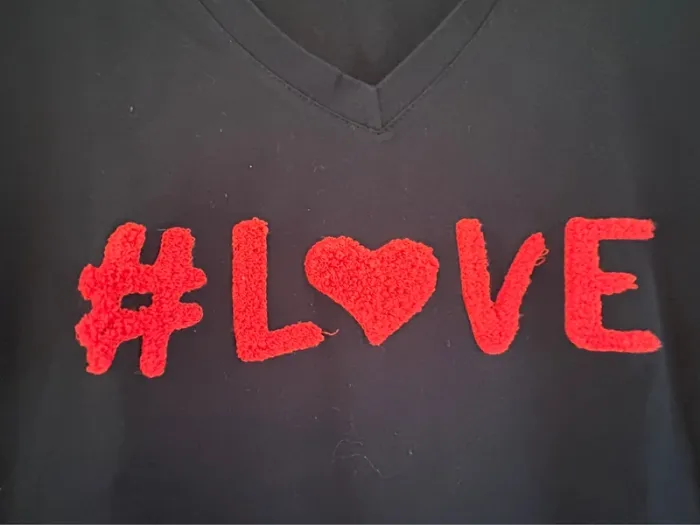 T-shirt noir col v love April Vintage 38-40 - photo numéro 3