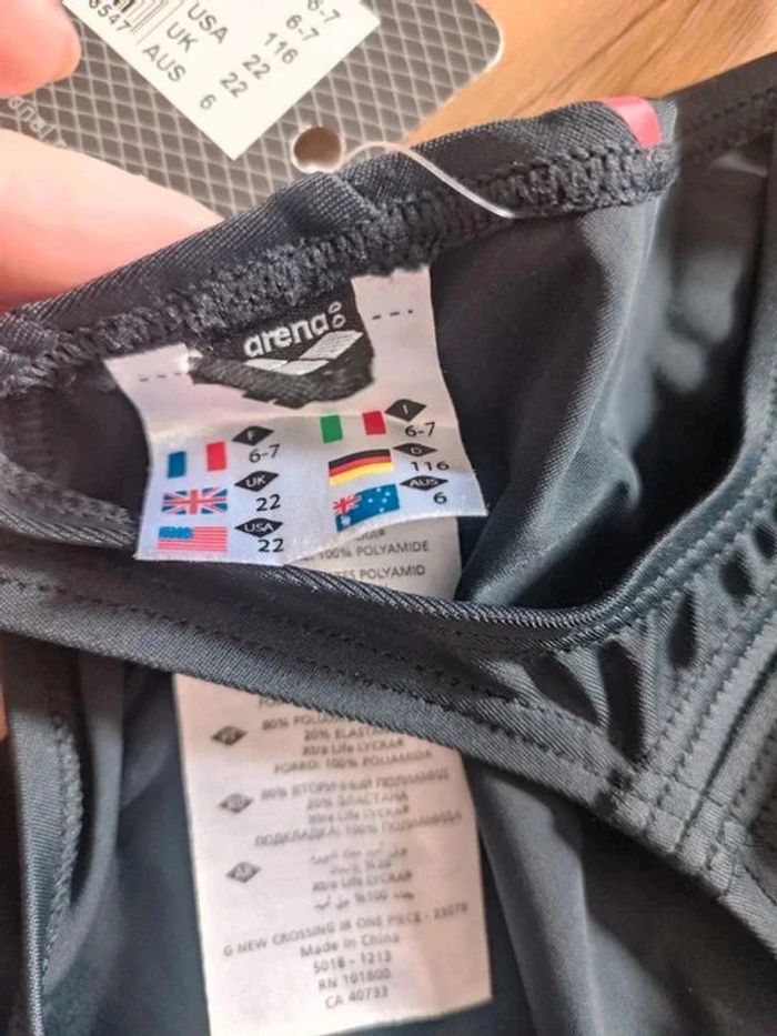 Maillot de natation Arena taille 6-7 ans - photo numéro 4