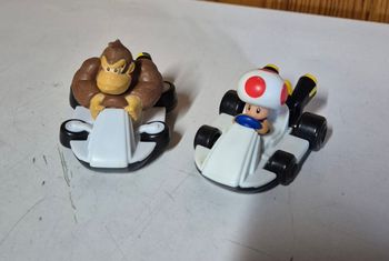 Lot 2 figurine mario kart toad et donkey Kong Macdonald happy meal