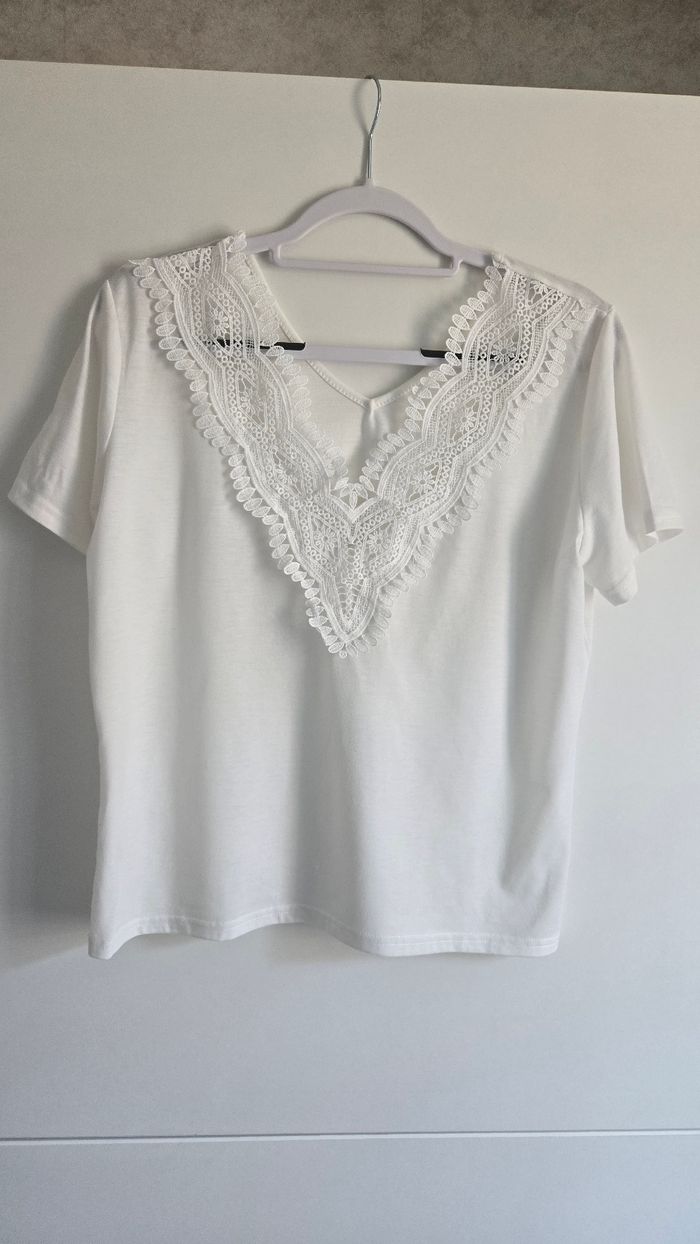 Tee-shirt dentelle
