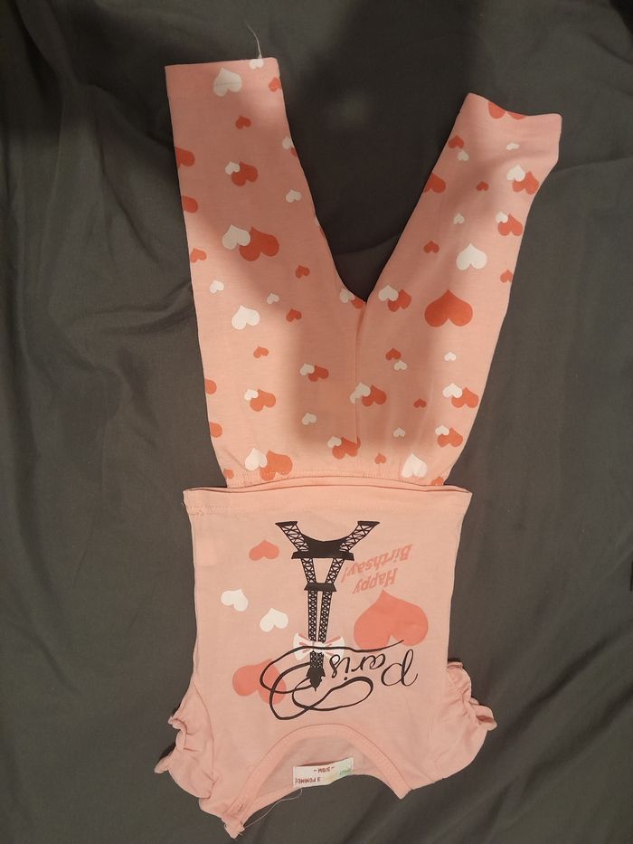Ensemble bébé fille à  3€