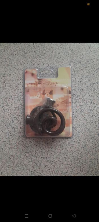 Enbout tringle a rideau (1)