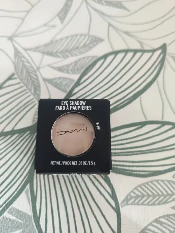 Mac fard à paupieres shroom Valeur 26 € satin 1,5g