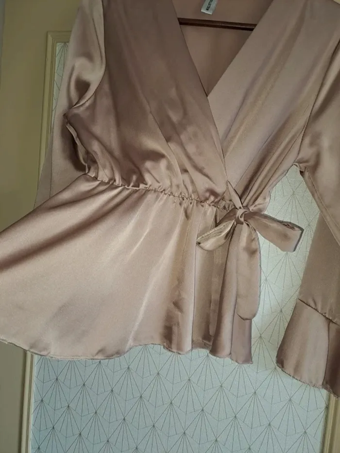 Superbe blouse beige new collection 5eme saison comme neuve 36 à 40 - photo numéro 2