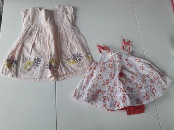 Lot de 2 robes été 6 mois