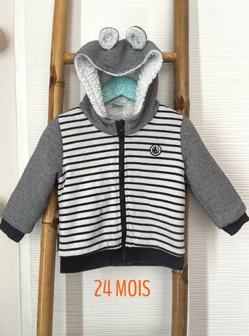Gilet chaud zippé â capuche taille 24 mois