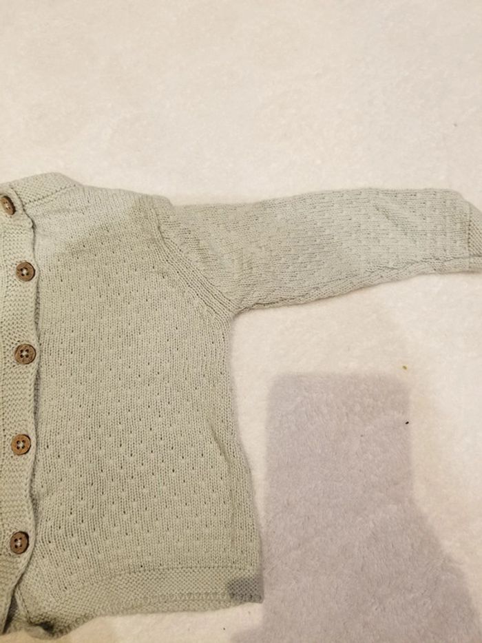 Lot de 2 gilets en maille Kiabi - jumixtes taille 3 mois - photo numéro 9