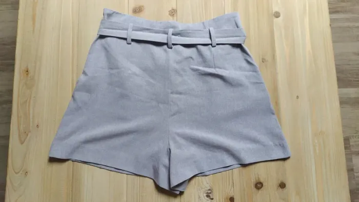 Short fluide gris avec ceinture de marque "PIMKIE" - photo numéro 2