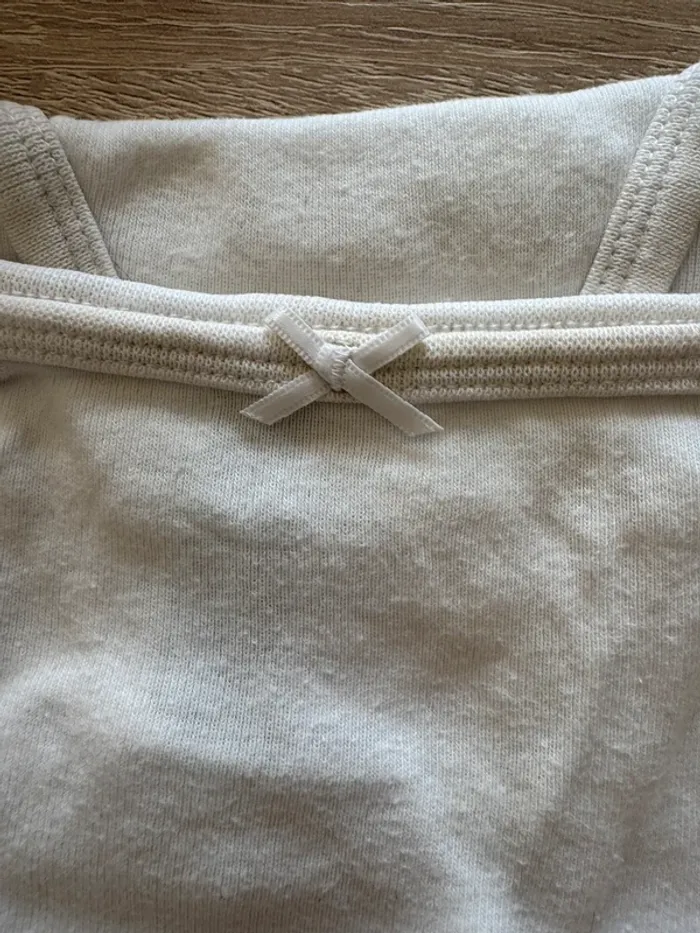 Lot 3 bodies fines bretelles H&M 9/12 mois BE - photo numéro 3