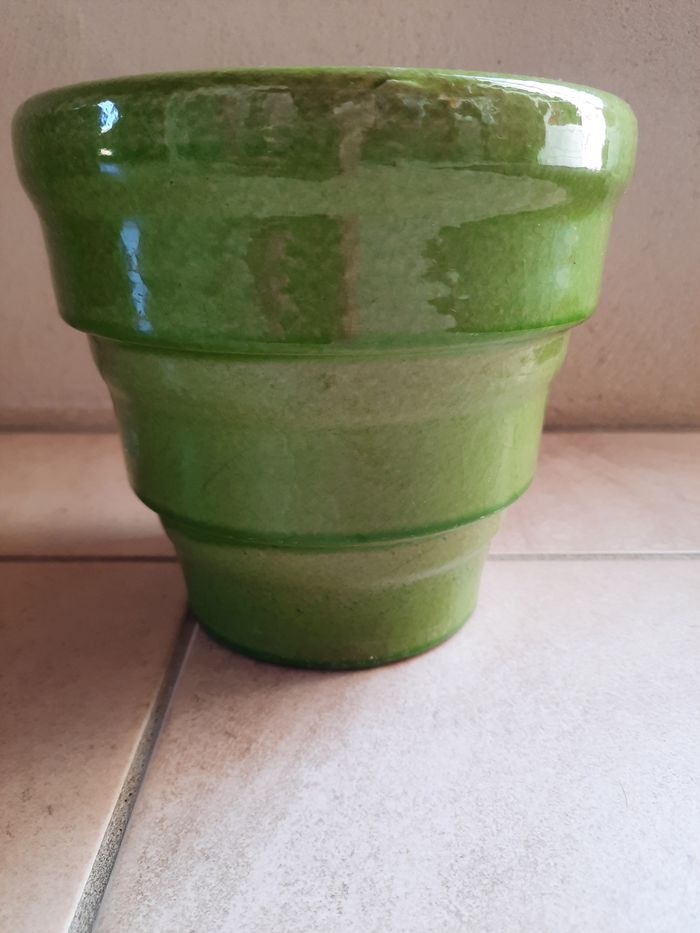 Pot en terre cuite vert