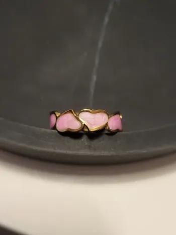Bague acier inoxydable doré ajustable tour cœurs roses